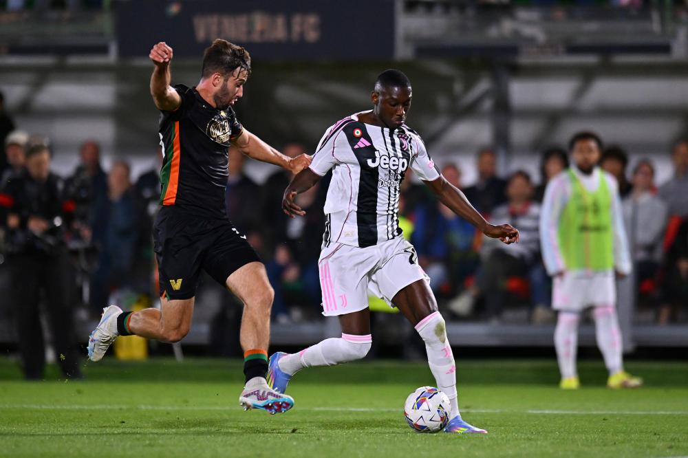 记者：努涅斯本可能在2020年加盟米兰，但最终被本菲卡签下